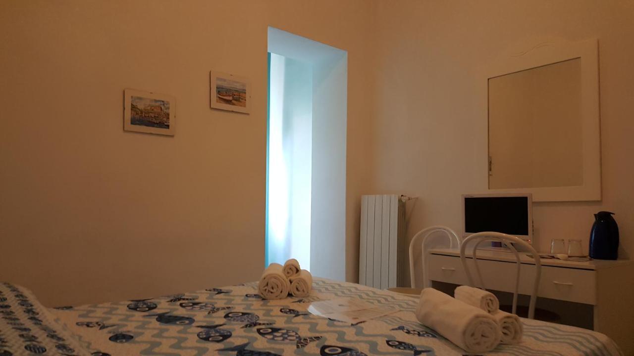 Hotel Villa Italia B&B Porto Azzurro Buitenkant foto