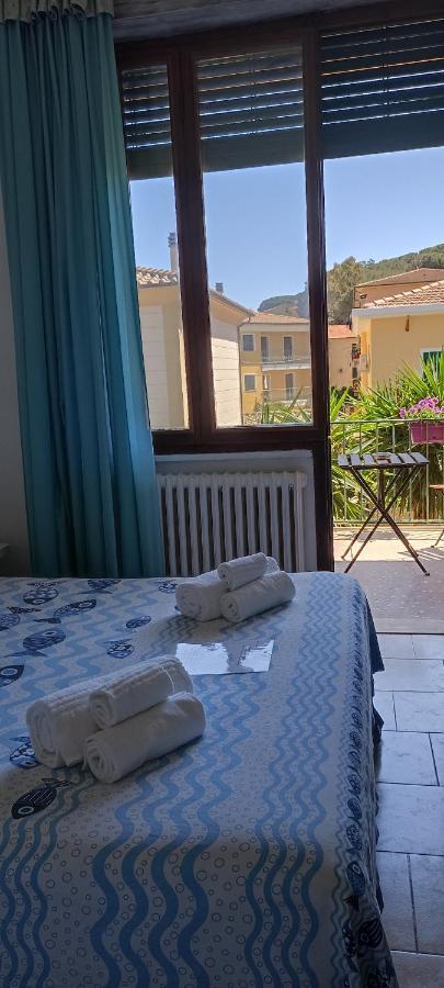 Hotel Villa Italia B&B Porto Azzurro Buitenkant foto