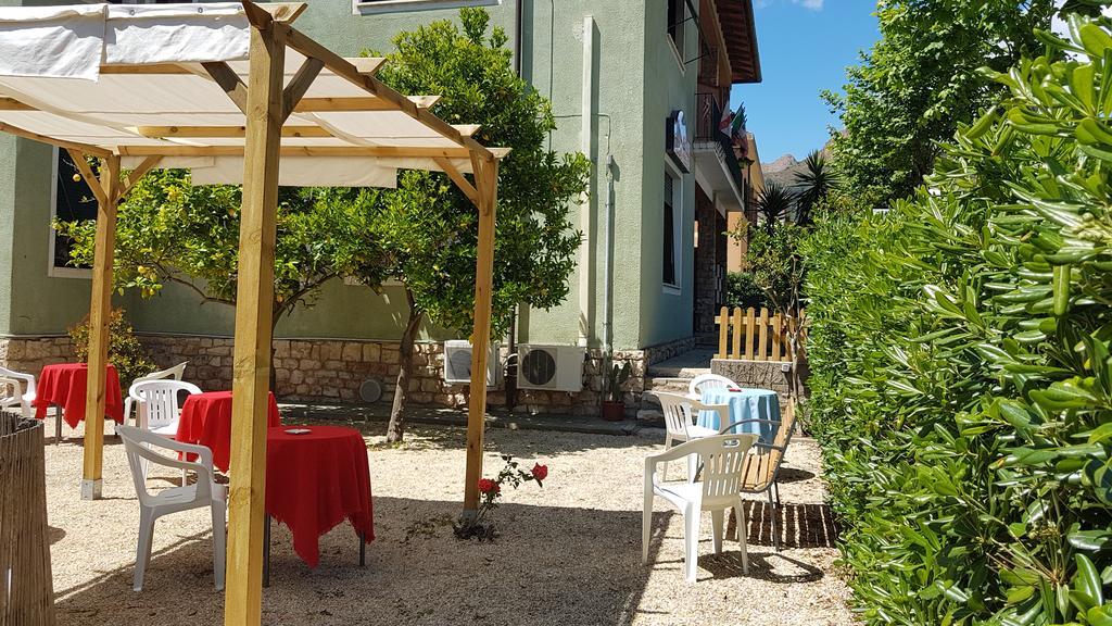 Hotel Villa Italia B&B Porto Azzurro Buitenkant foto