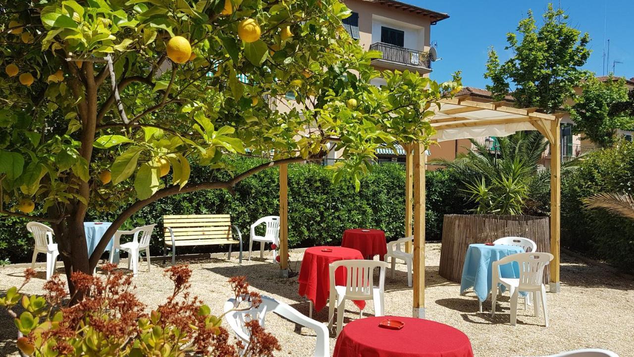 Hotel Villa Italia B&B Porto Azzurro Buitenkant foto